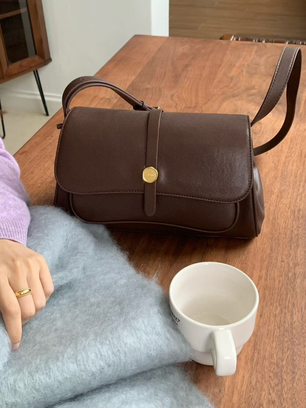 Leonie 牛皮復古肩背包(可斜背)