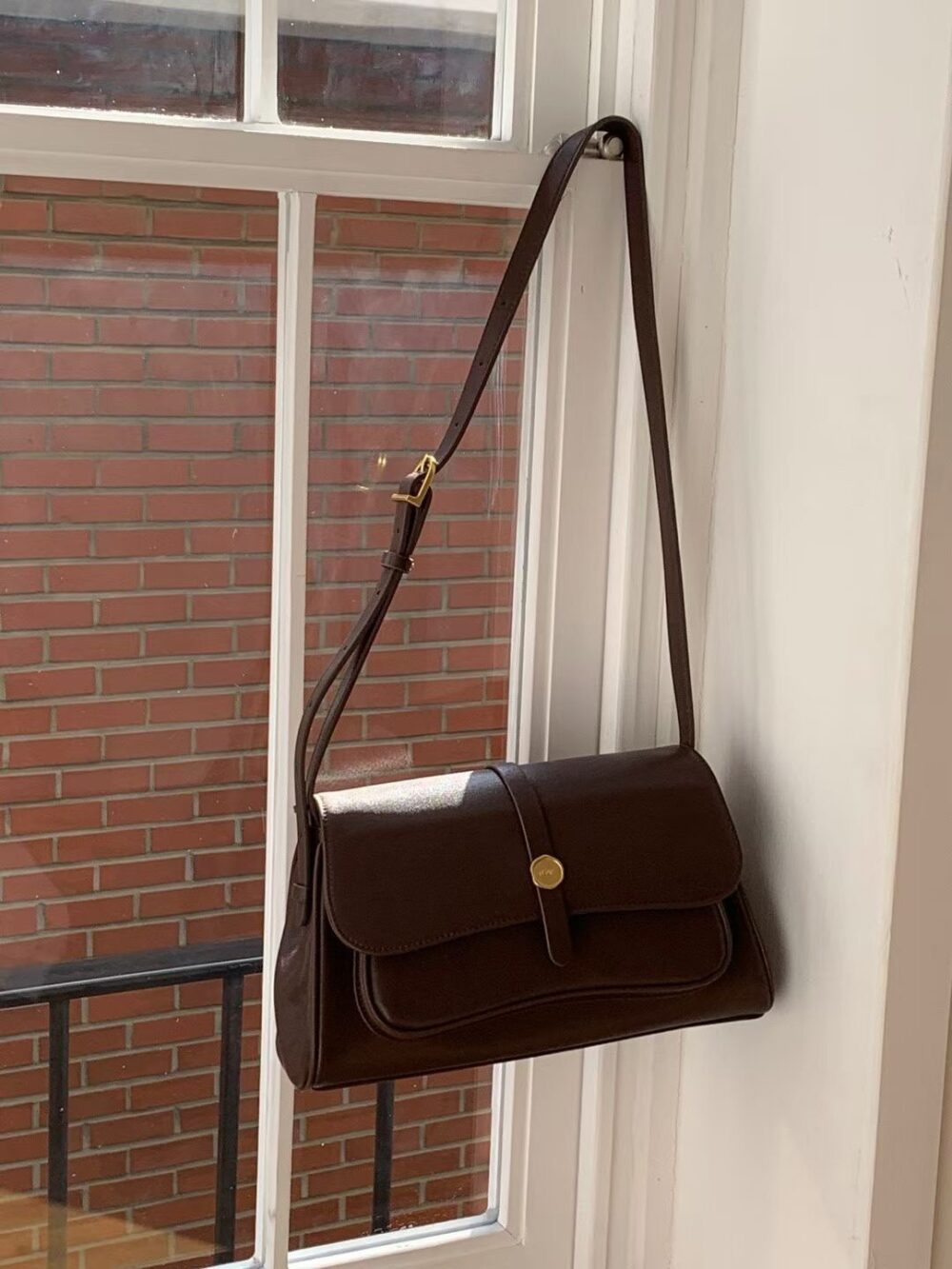 Leonie 牛皮復古肩背包(可斜背)