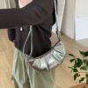 Leonie 牛角小包/肩背包