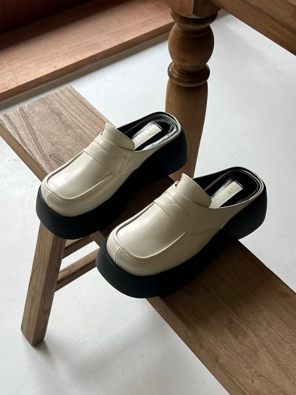 厚底亮皮穆勒拖鞋