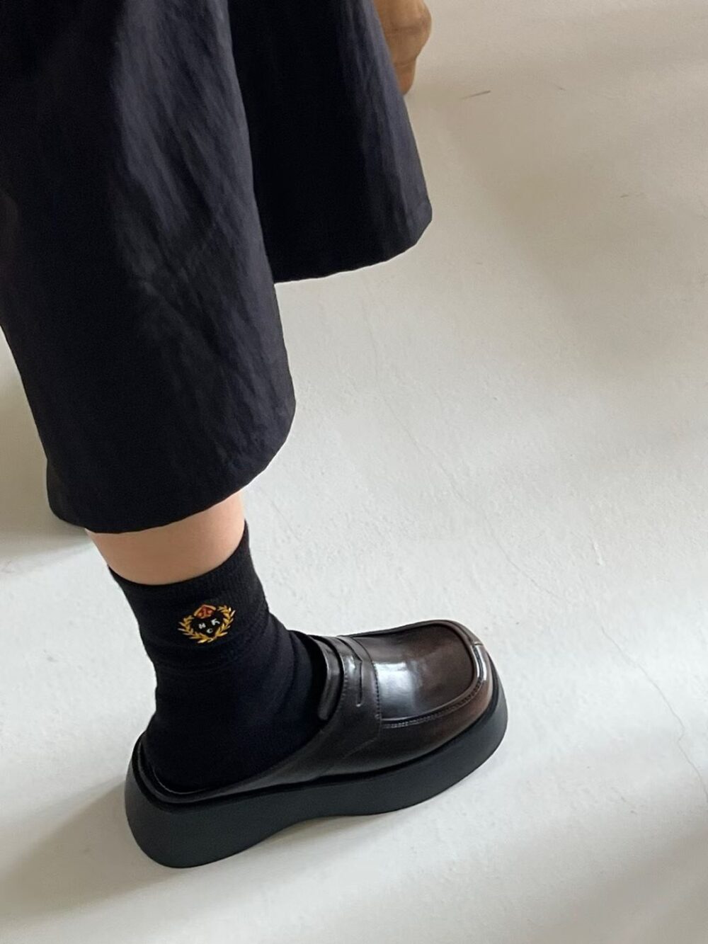 厚底亮皮穆勒拖鞋
