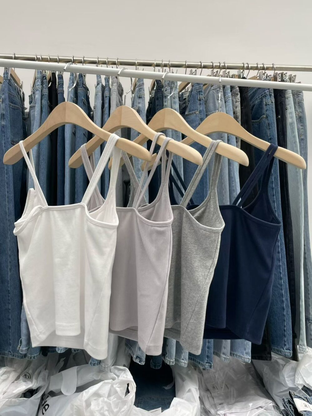 LINE_ALBUM_202646_260406_18 韓國女裝 Pai 細肩帶背心/含墊