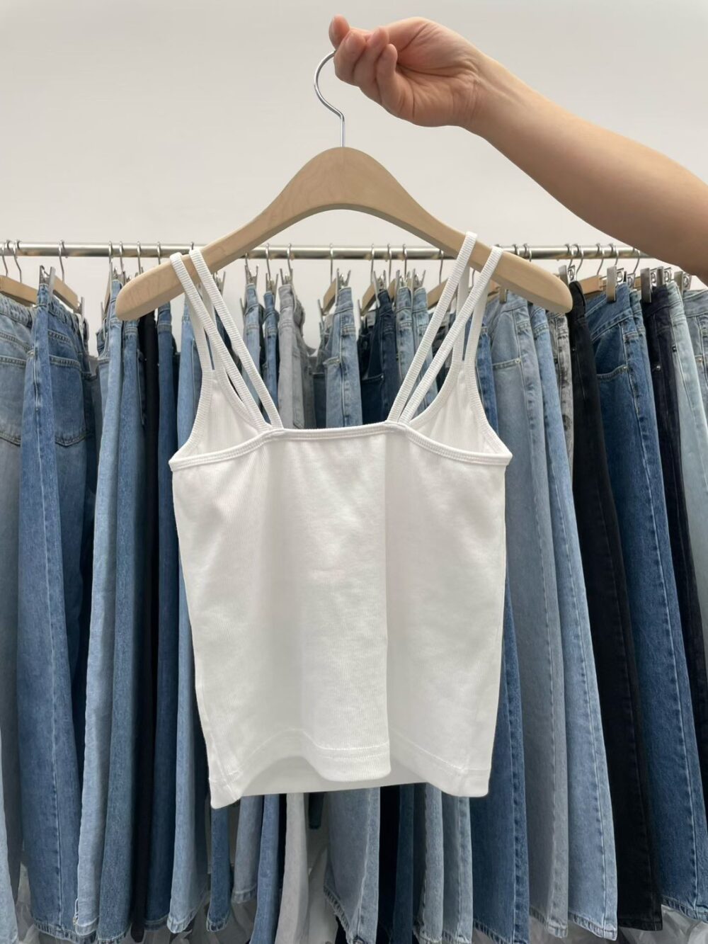 LINE_ALBUM_202646_260406_19 韓國女裝 Pai 細肩帶背心/含墊