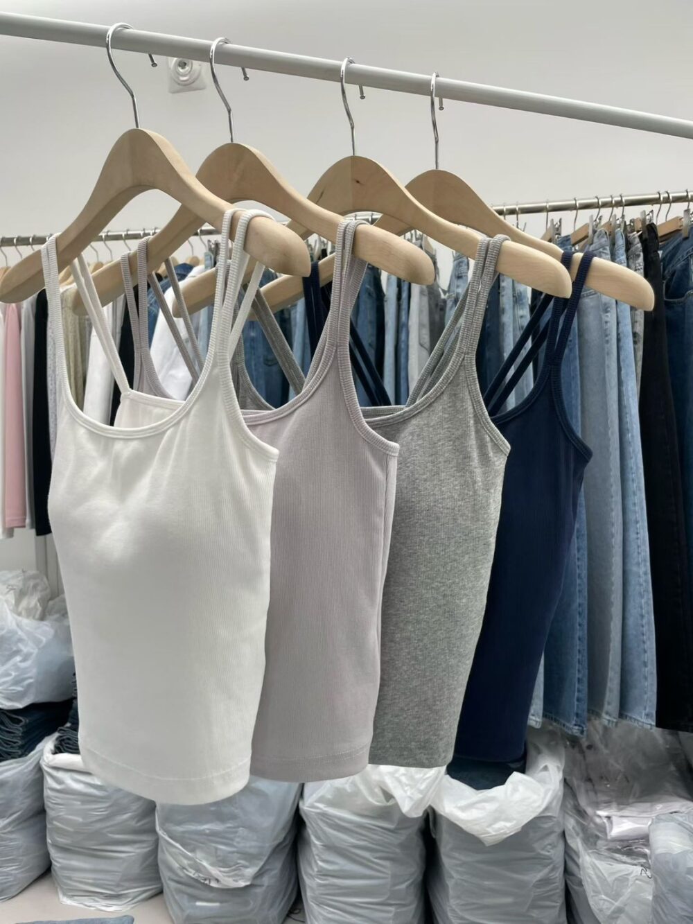 LINE_ALBUM_202646_260406_20 韓國女裝 Pai 細肩帶背心/含墊