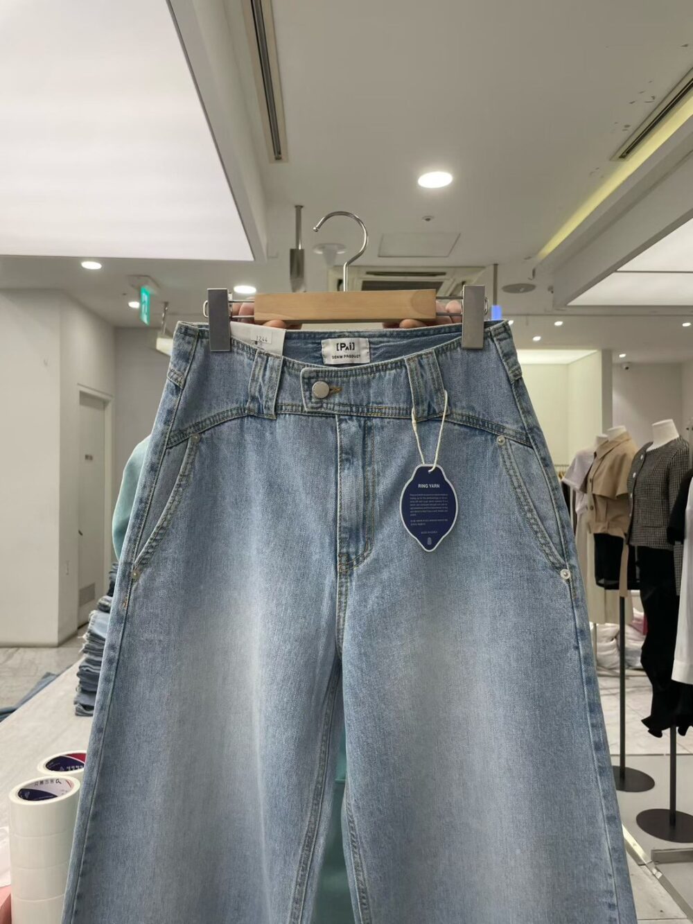 LINE_ALBUM_202646_260412_3 韓國女裝 Pai 高腰A字牛仔褲 #1244