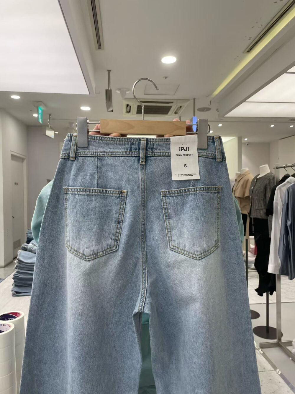 LINE_ALBUM_202646_260412_4 韓國女裝 Pai 高腰A字牛仔褲 #1244