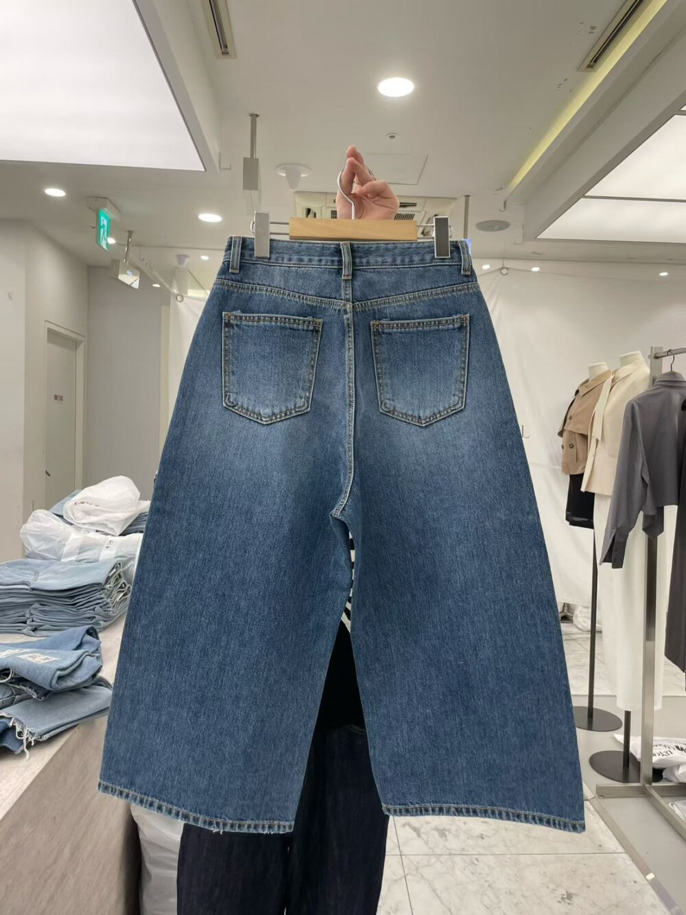 LINE_ALBUM_202646_260427_7 韓國女裝 8分牛仔褲 #1250