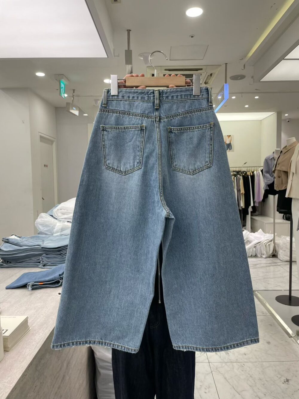 LINE_ALBUM_202646_260427_9 韓國女裝 8分牛仔褲 #1250