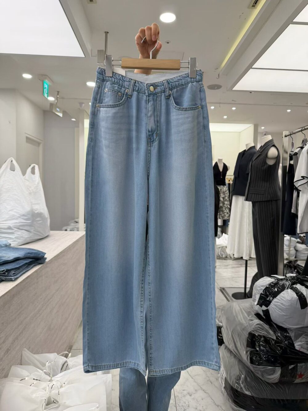 LINE_ALBUM_202646_260528_6 韓國女裝 9分天絲牛仔褲 #1256