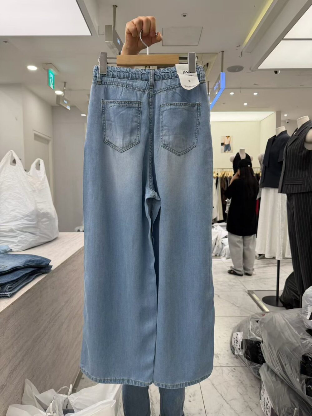 LINE_ALBUM_202646_260528_7 韓國女裝 9分天絲牛仔褲 #1256