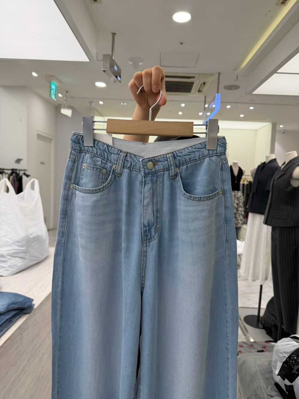 LINE_ALBUM_202646_260528_9 韓國女裝 9分天絲牛仔褲 #1256