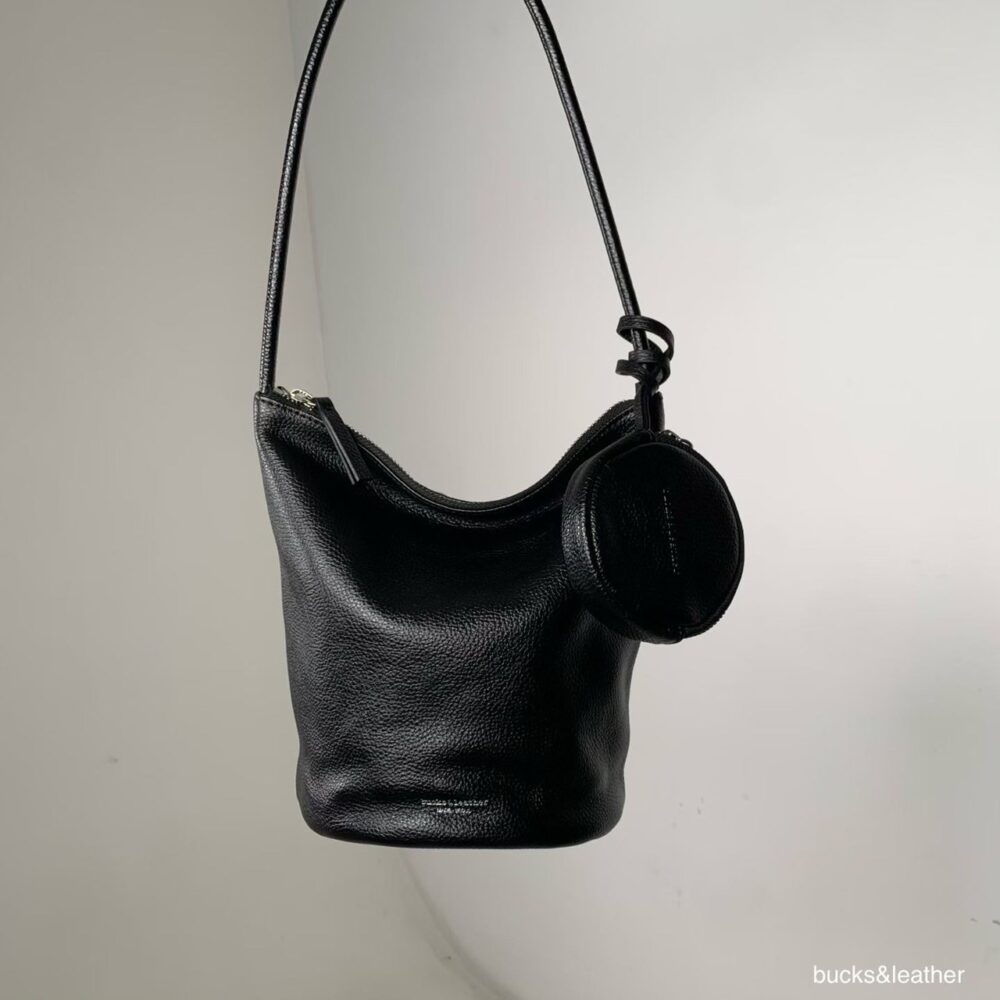 LINE_ALBUM_20251222_260611_10 bucks&leather 單肩水桶包/小款