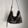LINE_ALBUM_20251222_260611_20 bucks&leather 經典慵懶單肩包(大款/小款)
