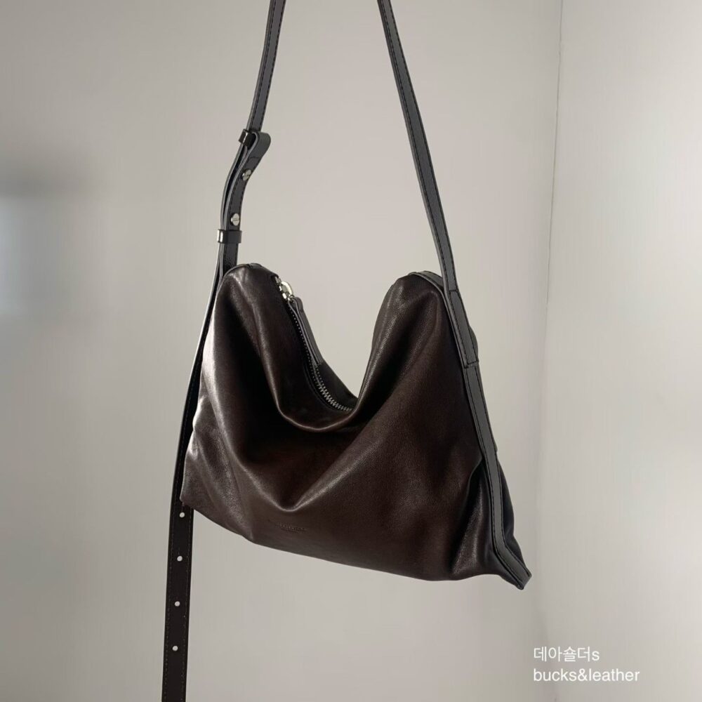 LINE_ALBUM_20251222_260611_26 bucks&leather 經典慵懶單肩包(大款/小款)