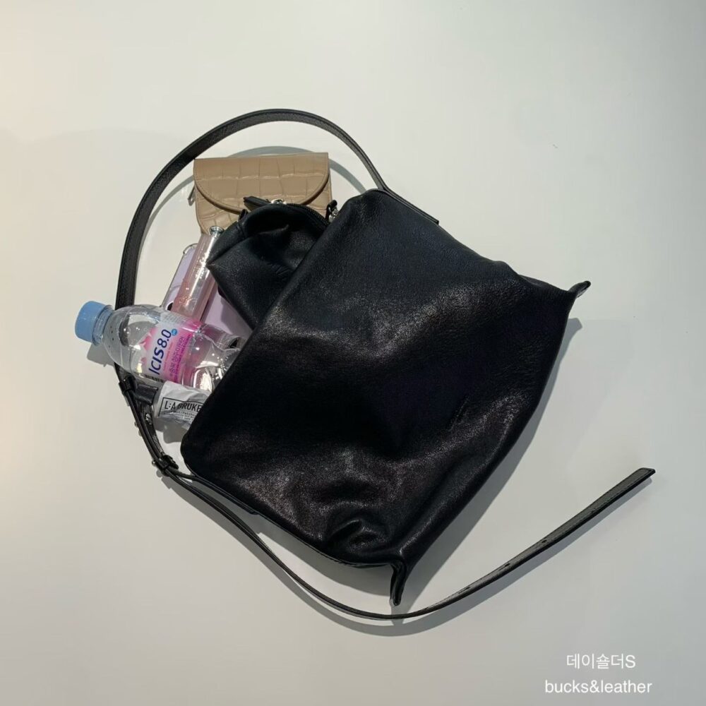 LINE_ALBUM_20251222_260611_28 bucks&leather 經典慵懶單肩包(大款/小款)