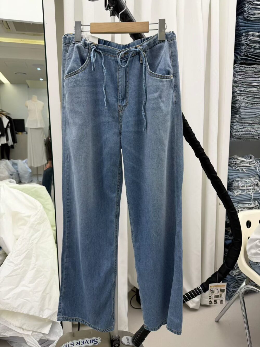 LINE_ALBUM_202646_260601_13 韓國女裝 中腰綁帶直筒牛仔褲 #1257
