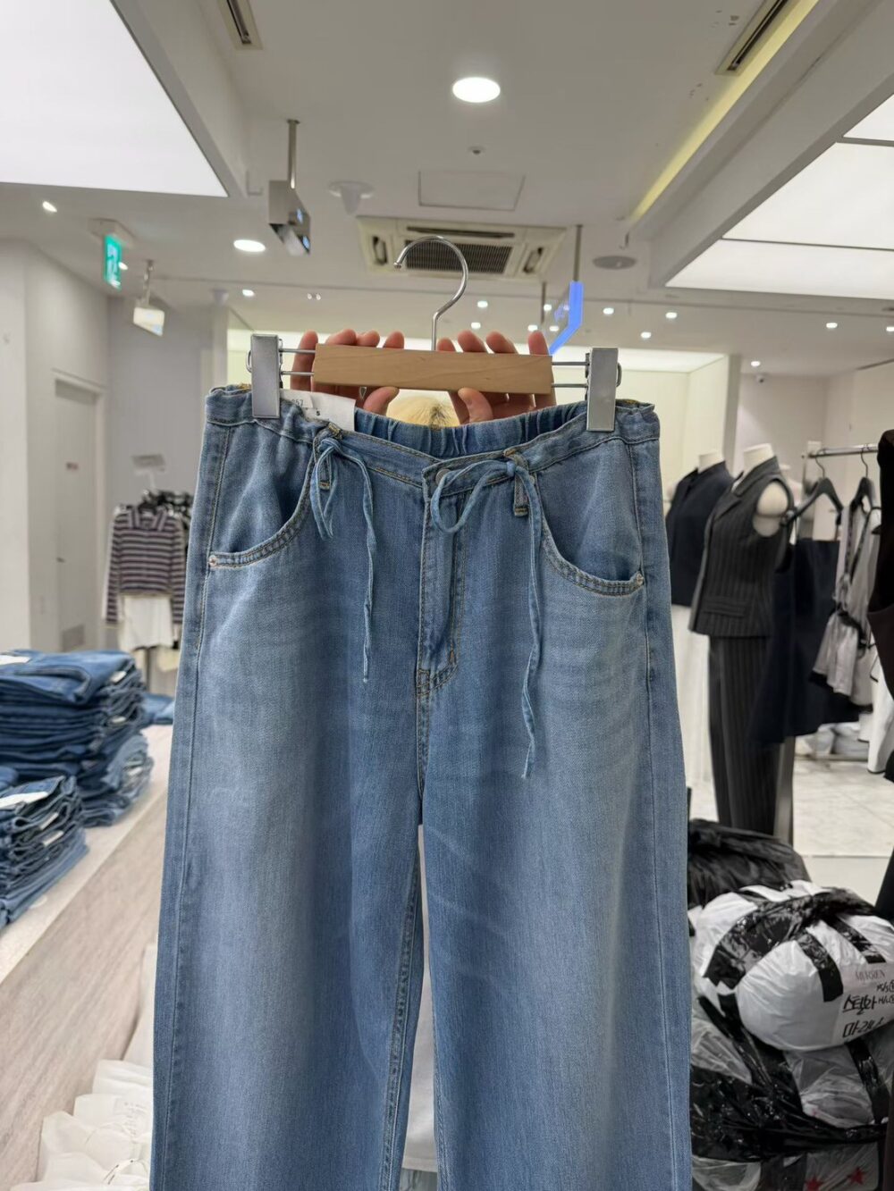 LINE_ALBUM_202646_260601_14 韓國女裝 中腰綁帶直筒牛仔褲 #1257