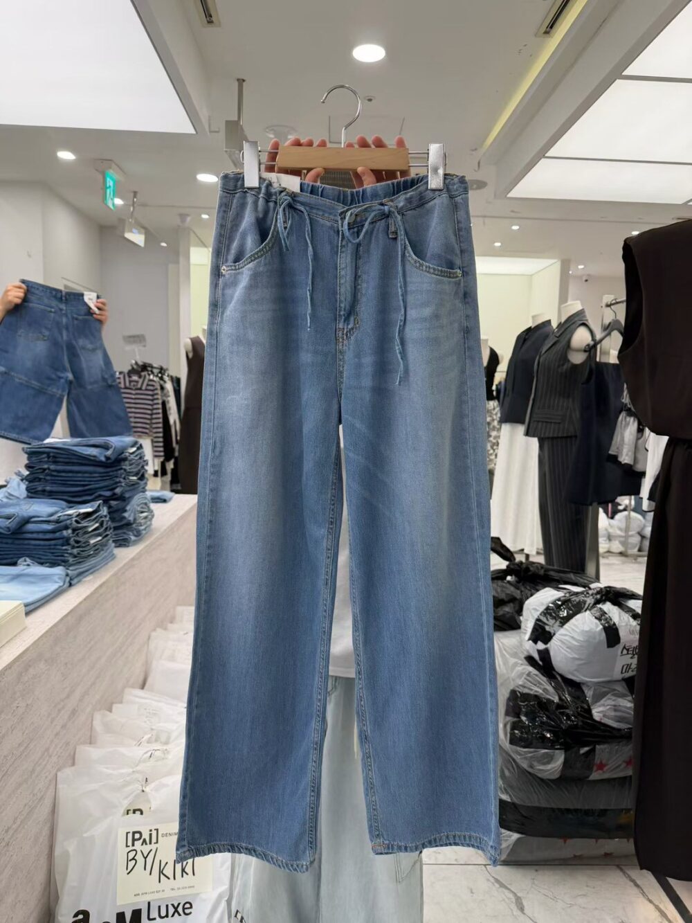LINE_ALBUM_202646_260601_15 韓國女裝 中腰綁帶直筒牛仔褲 #1257