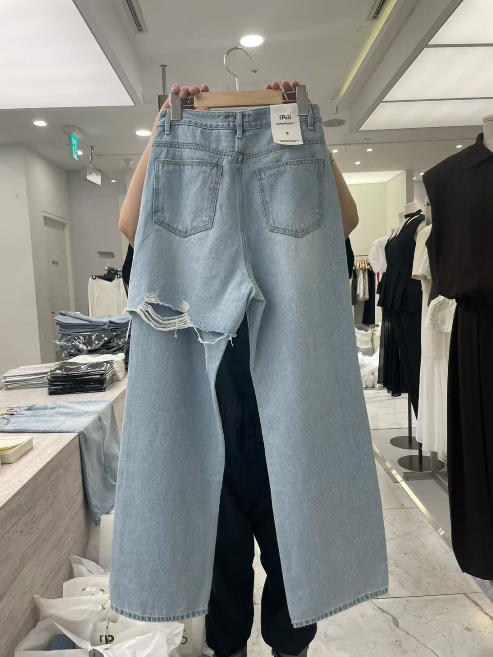 LINE_ALBUM_202646_260605_5 韓國女裝 夏季薄款割破設計牛仔褲 #1249