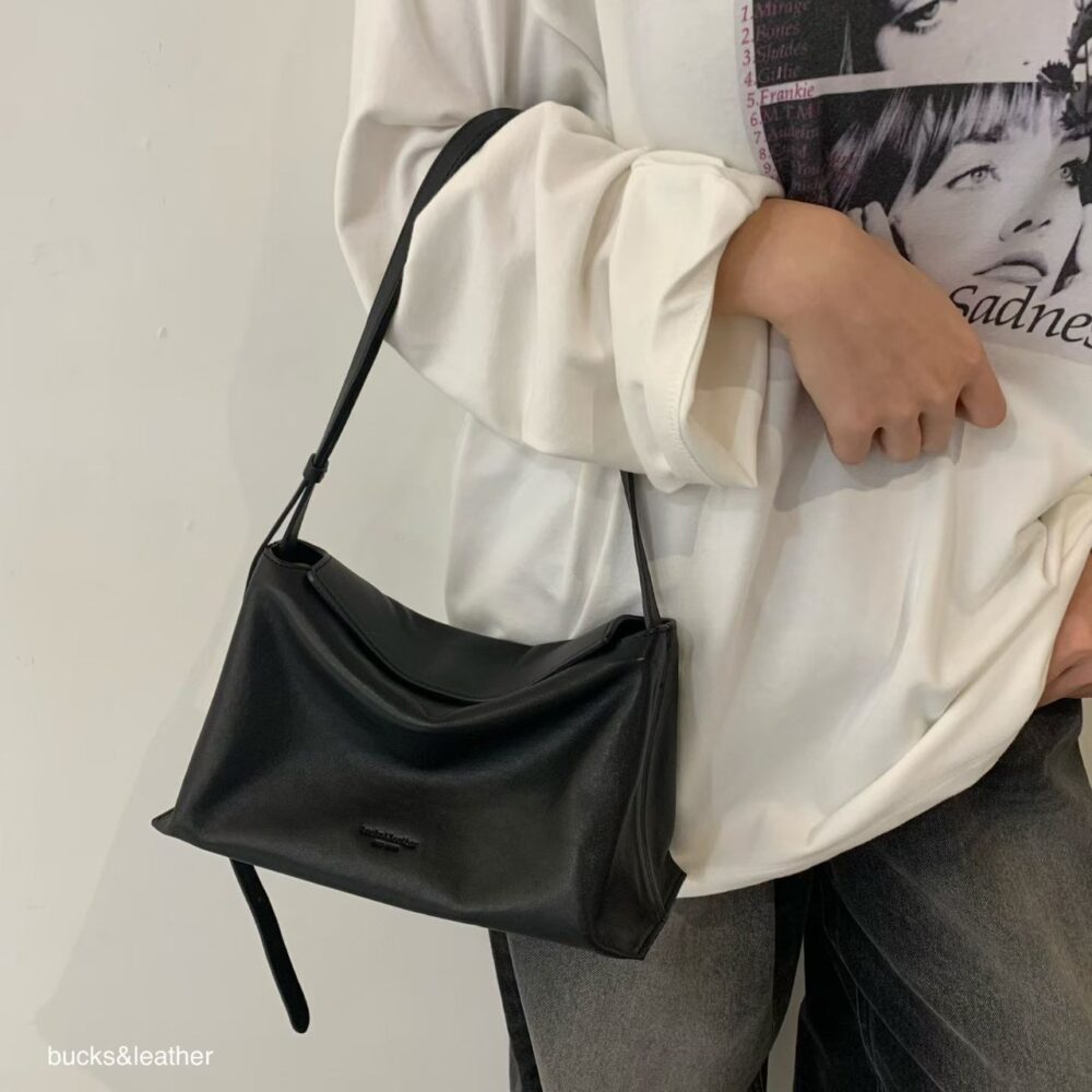 LINE_NOTE_260611_41 bucks&leather 經典磁吸扣肩背包/中款