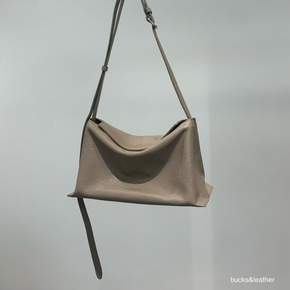 LINE_NOTE_260611_43 bucks&leather 經典磁吸扣肩背包/中款