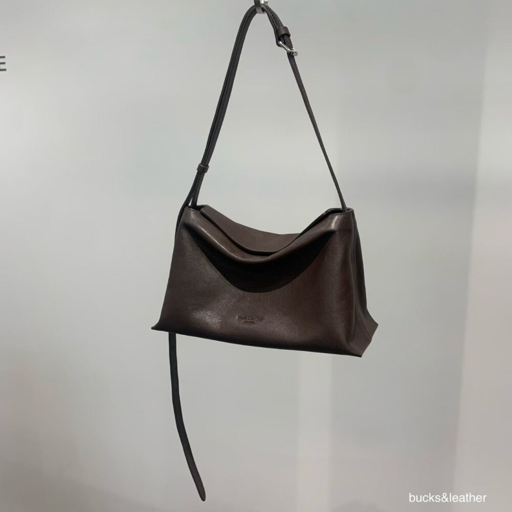 LINE_NOTE_260611_44 bucks&leather 經典磁吸扣肩背包/中款