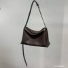 LINE_NOTE_260611_44 bucks&leather 經典磁吸扣肩背包/中款