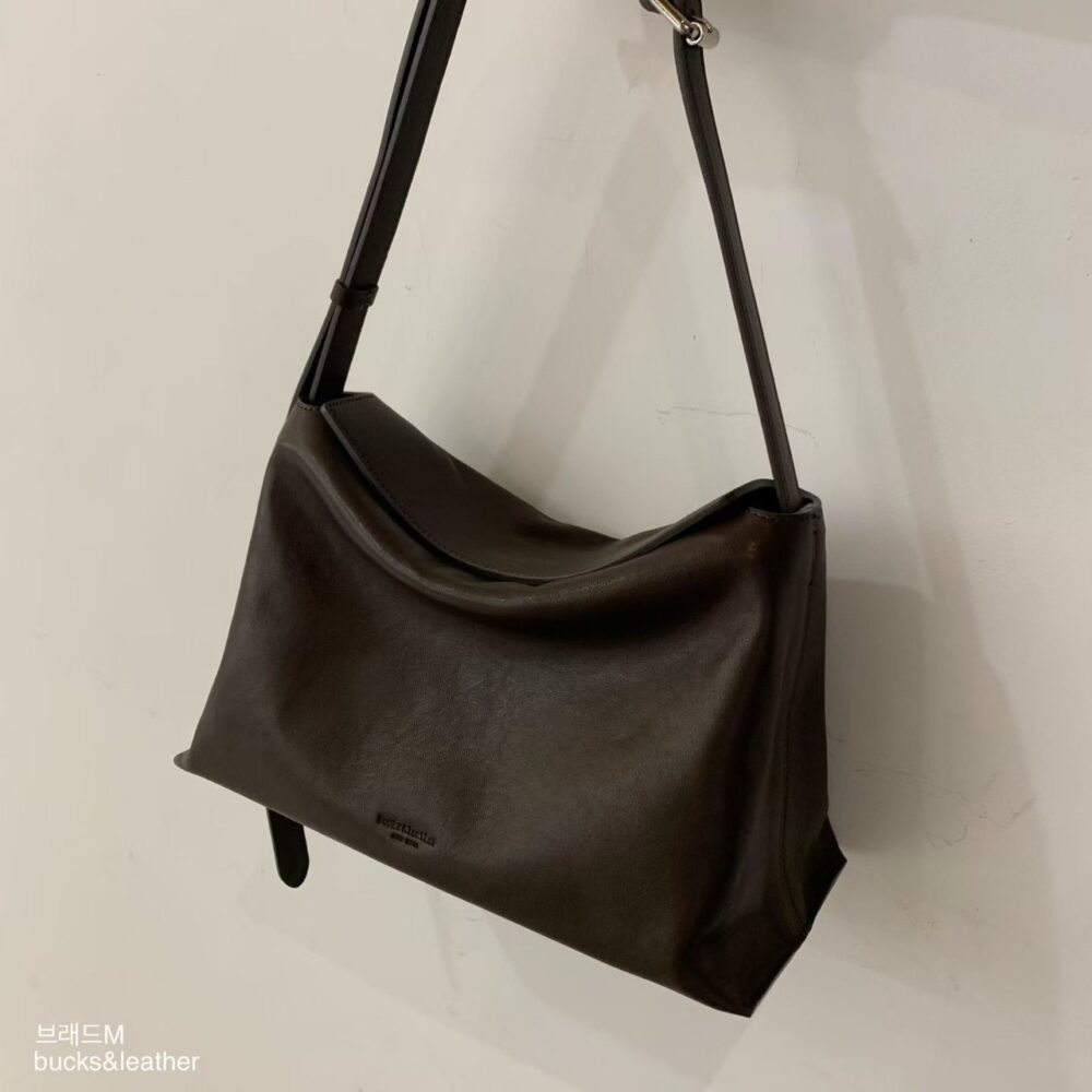 LINE_NOTE_260611_52 bucks&leather 經典磁吸扣肩背包/大款