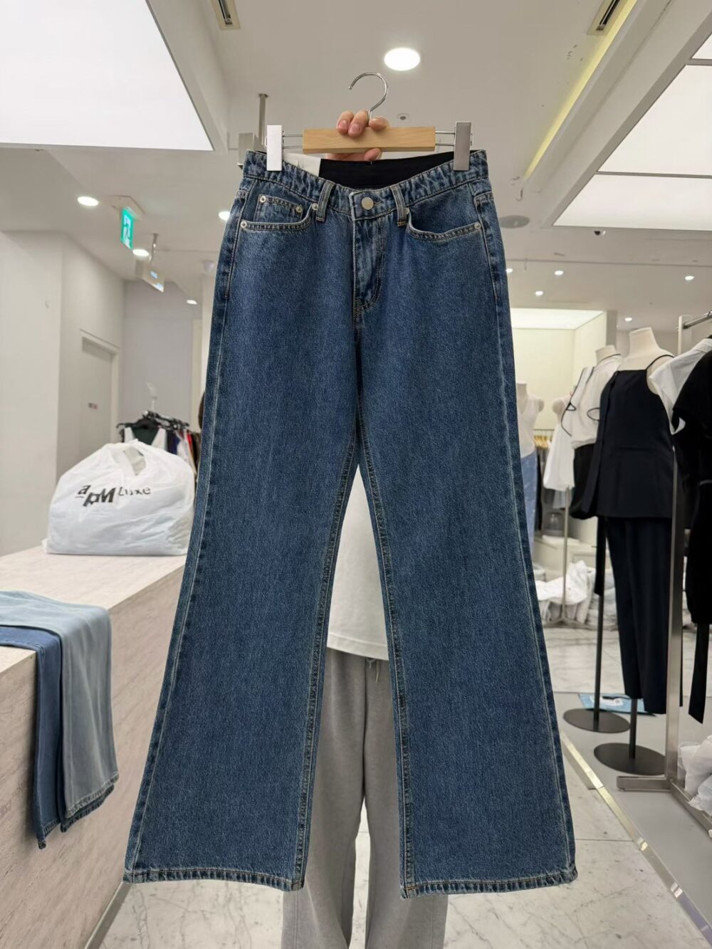LINE_ALBUM_2026727_260728_16 #1266 鬆緊微喇叭牛仔褲