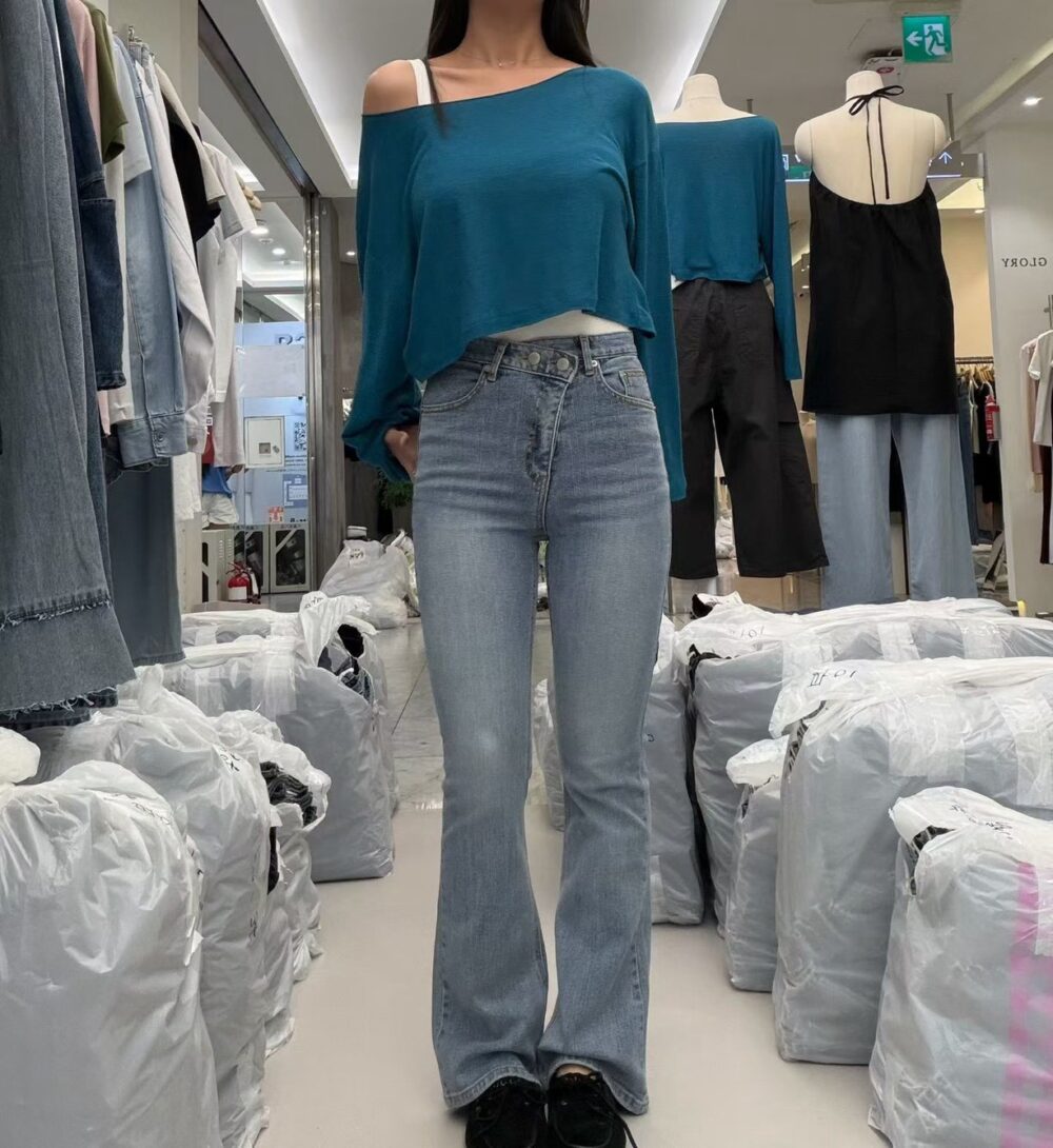 LINE_ALBUM_2026727_260728_29 #2111 高腰錯扣彈力微喇叭牛仔褲