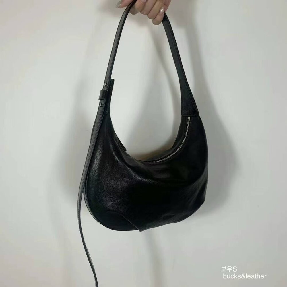 LINE_ALBUM_現貨_260713_25 Bucks&leather 經典餃子包/黑色