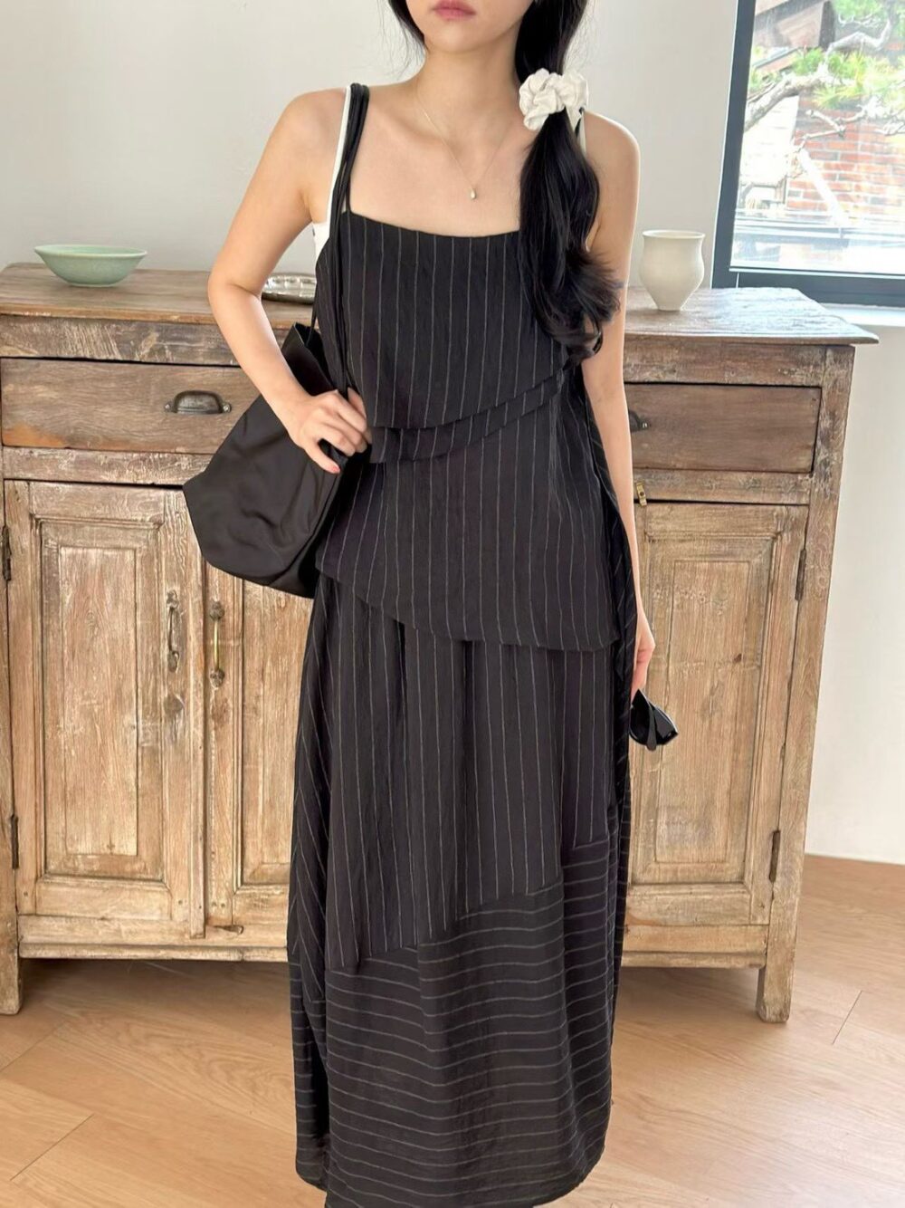 LINE_ALBUM_現貨_260713_9 簡約條紋黑色細肩套裝