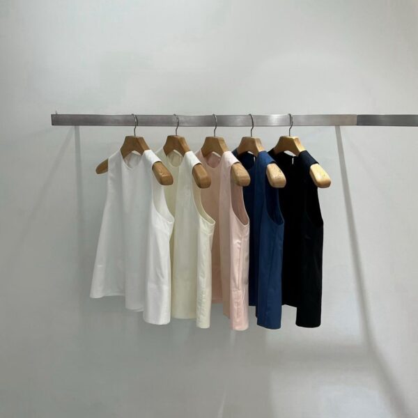 LINE_ALBUM_衣服現貨_260729_2 黑色夏季背心