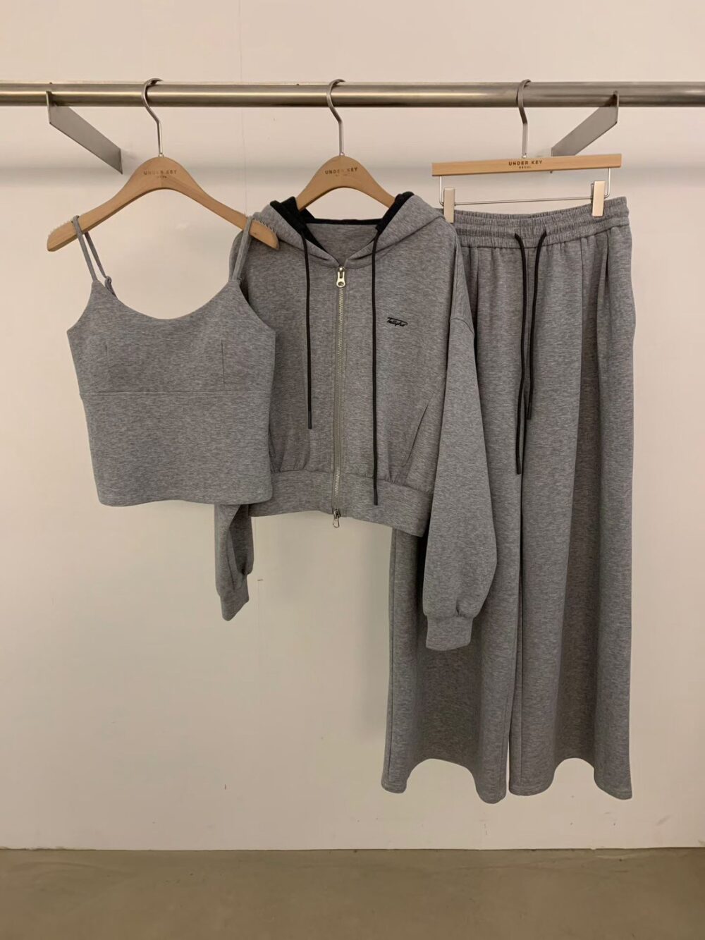 LINE_NOTE_260805_1 韓國女裝 連帽拼色外套+背心+鬆緊長褲