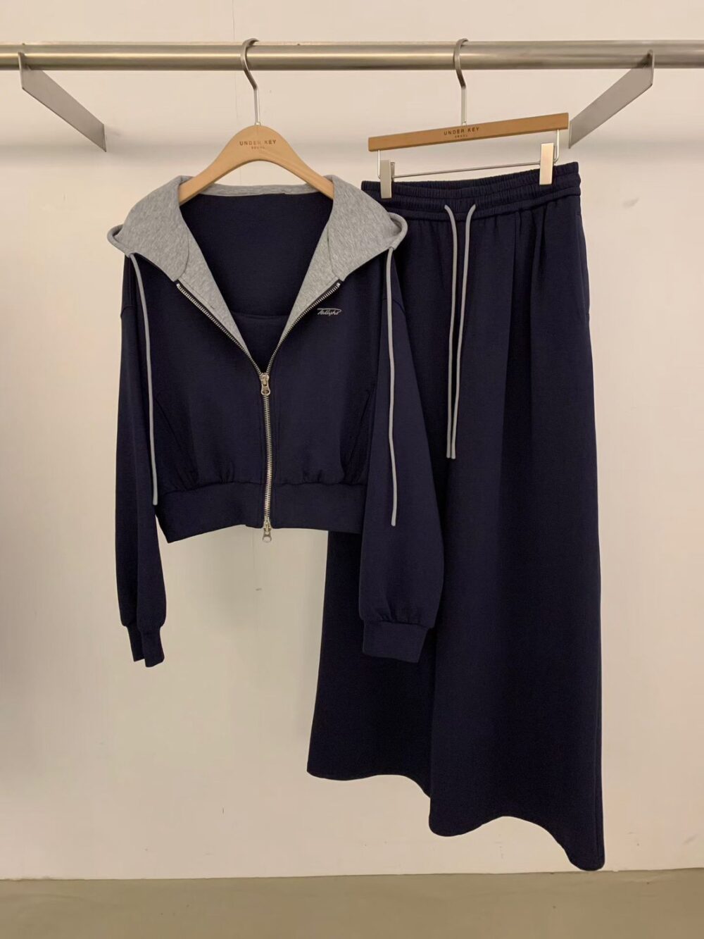 LINE_NOTE_260805_5 韓國女裝 連帽拼色外套+背心+鬆緊長褲