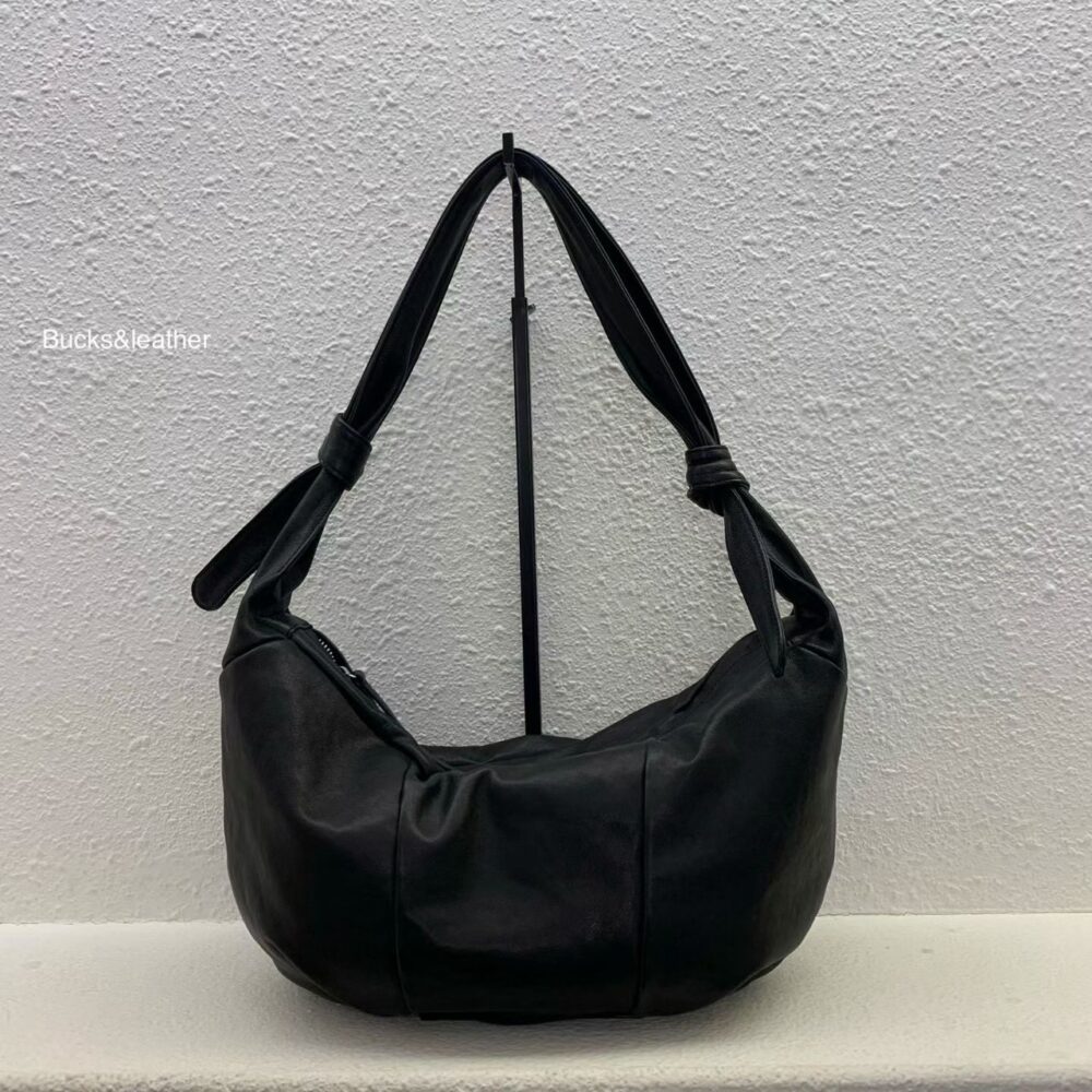 LINE_ALBUM_2026627_260903_2 bucks&leather 扭結肩背包