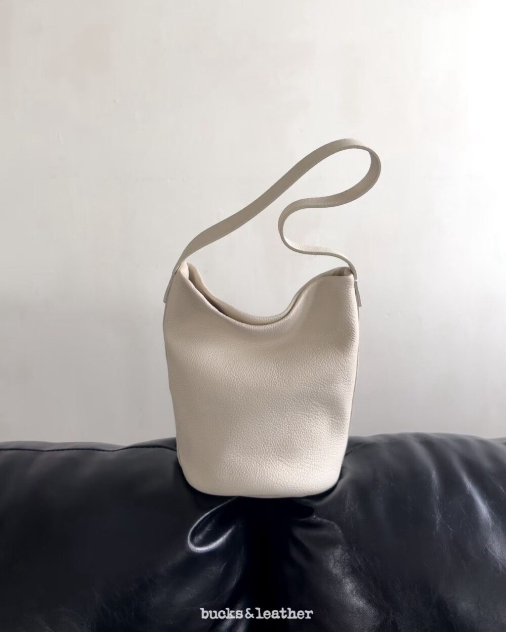 bucks&leather 寬肩帶水桶包