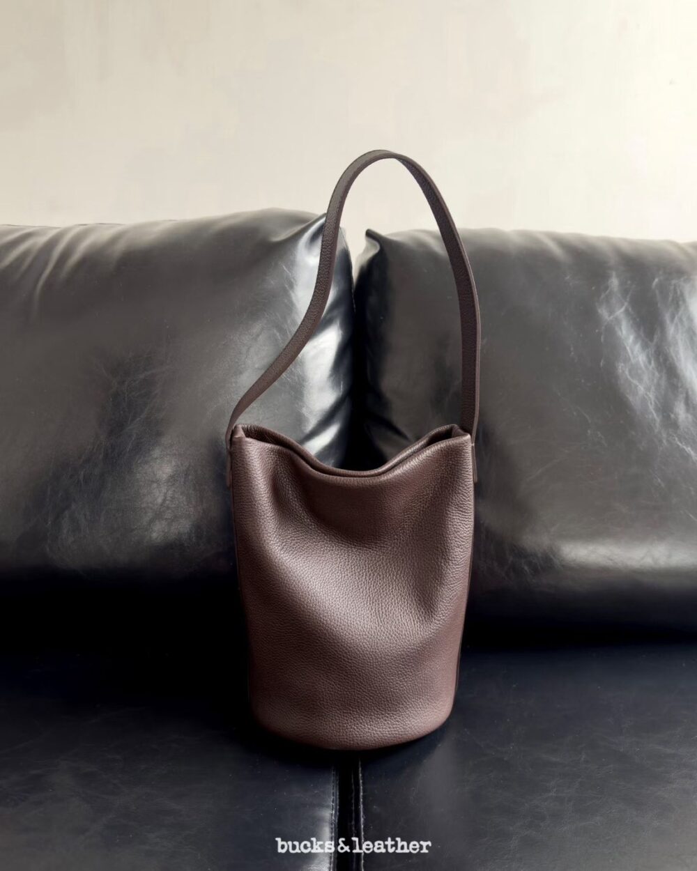 bucks&leather 寬肩帶水桶包