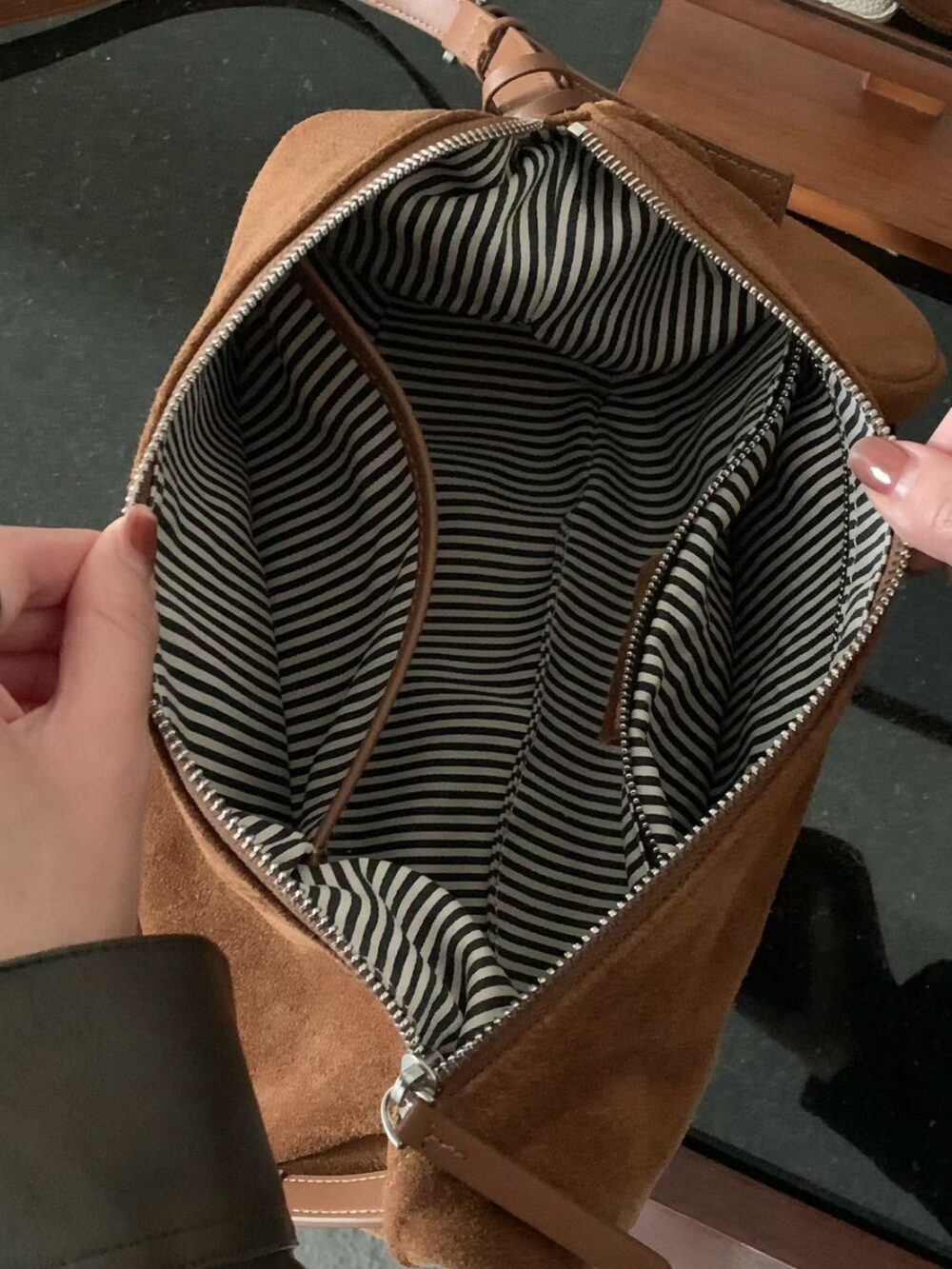 🍂麂皮肩背半月包